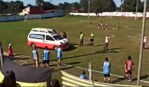 ¡Novaseo! Ambulancia entró al partido para socorrer a pelotero y ¿quedó trancada con la llave dentro?