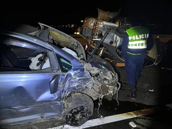 Choque y vuelco sobre la Ruta PY02 en Caacupé deja dos heridos - Policiales - ABC Color