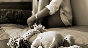 Padrastro, madre y abuela condenados por abuso sexual de una niña - Oasis FM 94.3