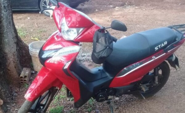 Detienen a mujer que tenía en su poder una moto hurtada