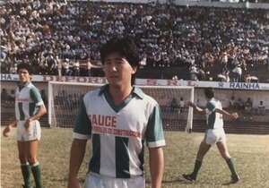 Versus / El primer jugador nikkei en la historia del fútbol profesional paraguayo 