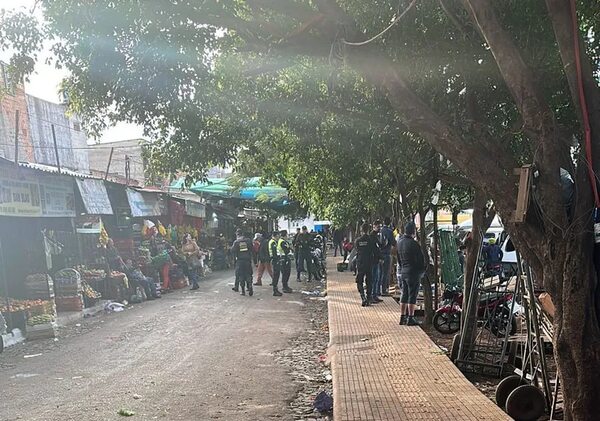 Despejan espacio público en Mercado de Abasto de Ciudad del Este - ABC en el Este - ABC Color