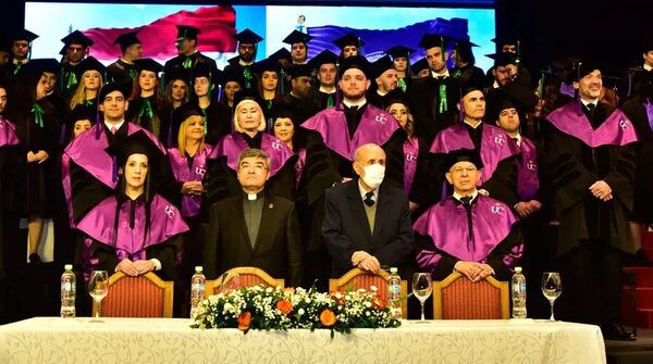 Egresaron licenciados, magísteres y doctores de la Facultad de Ciencias Contables, Administrativas y Económicas - Sociales - ABC Color