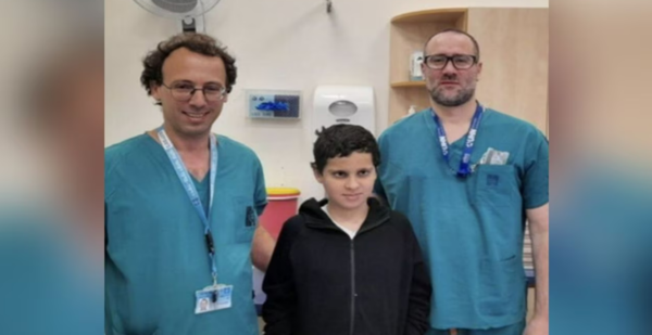 INCREÍBLE: MÉDICOS EN ISRAEL VOLVIERON A UNIR LA CABEZA DE UN NIÑO A SU CUERPO, LUEGO DE TRÁGICO ACCIDENTE - Itapúa Noticias
