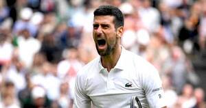 La Nación / ¡Se pichó! Djokovic destrozó su raqueta tras ser derrotado por Alcaraz