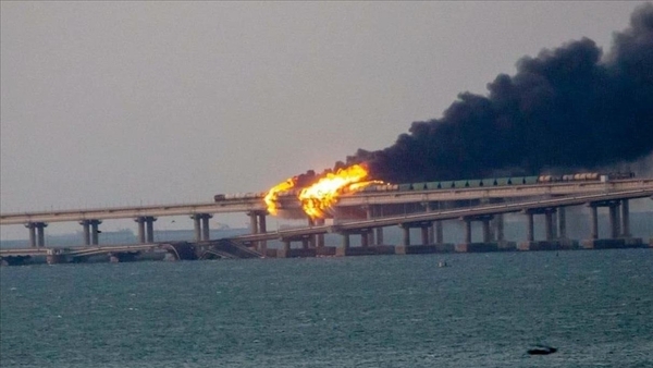 Ucrania reivindicó las explosiones en el puente de Crimea: fue atacado con drones submarinos - ADN Digital