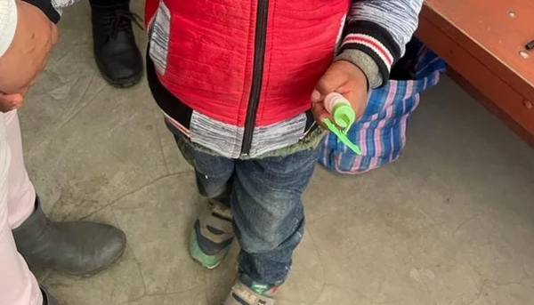 Rescatan en Bolivia a un niño de 5 años que fue secuestrado por el asesino de sus padres - Noticiero Paraguay