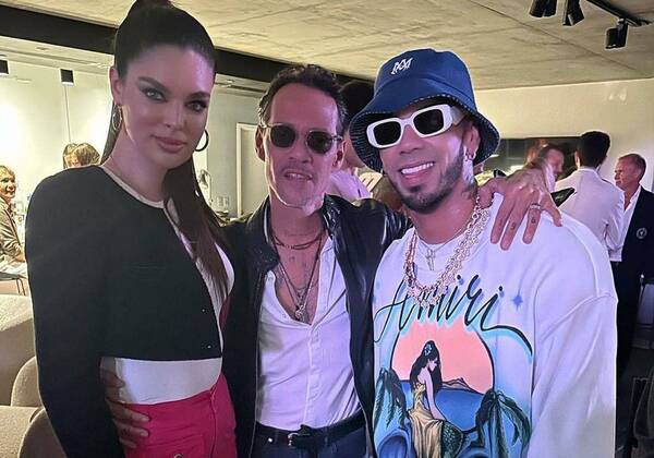 Anuel presume de su foto con Nadia Ferreira y Marc Anthony