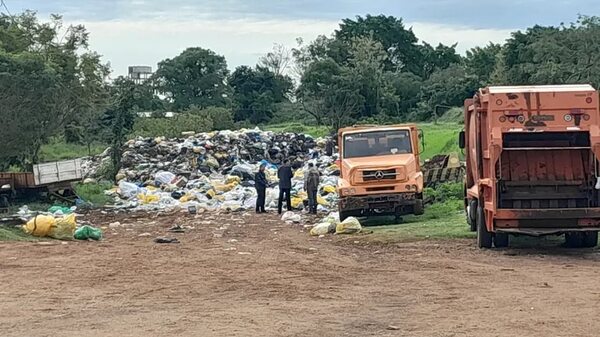 Presentan amparo contra comuna encarnacena por tirar basura en sitio no habilitado - Nacionales - ABC Color