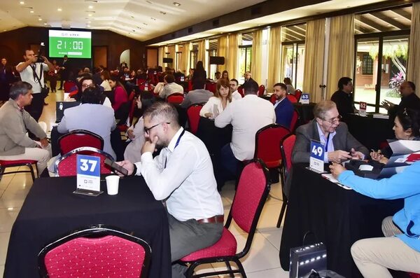 Se concretó 2.100 reuniones en el primer día de la Expo Rueda - Economía - ABC Color