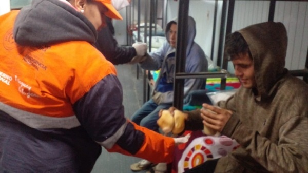 45 personas rescatadas del frío en Asunción, reporta la SEN - Noticias Paraguay