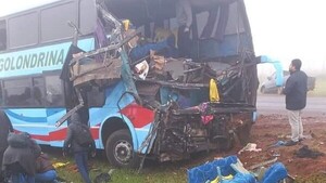 Fiscalía imputa a choferes de bus y de camión implicados en brutal choque en Caaguazú