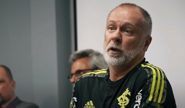 Versus / Inter de Brasil despide al técnico Mano Menezes
