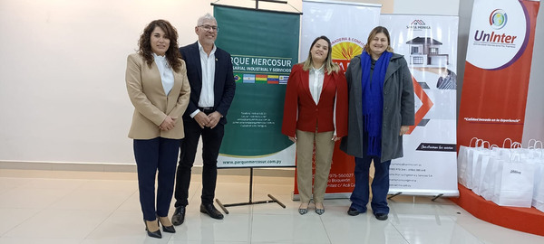 Gremio empresarial impulsa diplomado en comercio exterior - La Clave