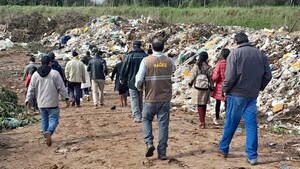PRESENTAN AMPARO CONTRA COMUNA ENCARNACENA POR TIRAR BASURA EN SITIO NO HABILITADO