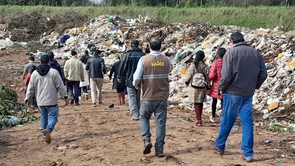 PRESENTAN AMPARO CONTRA COMUNA ENCARNACENA POR TIRAR BASURA EN SITIO NO HABILITADO