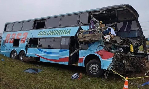 Imputan a choferes de bus y de camión implicados en brutal choque en J. Eulogio Estigarribia - OviedoPress