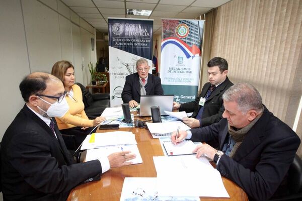 Reunión de cierre de auditoría administrativa para buscar elaborar propuestas de mejoría en Guairá