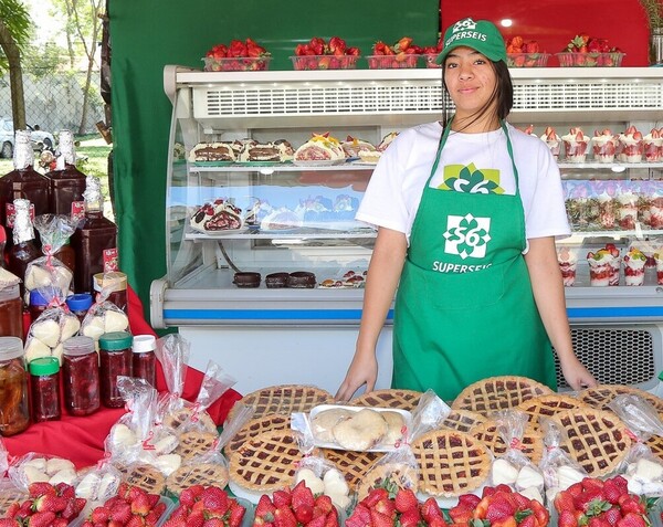 Inició oficialmente la Expo Frutilla en la Ciudad de Areguá