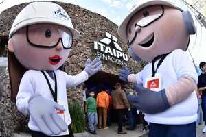 Presentación de Energito y Turbinita causó sensación en el público que visitó stand de ITAIPU en la Expo