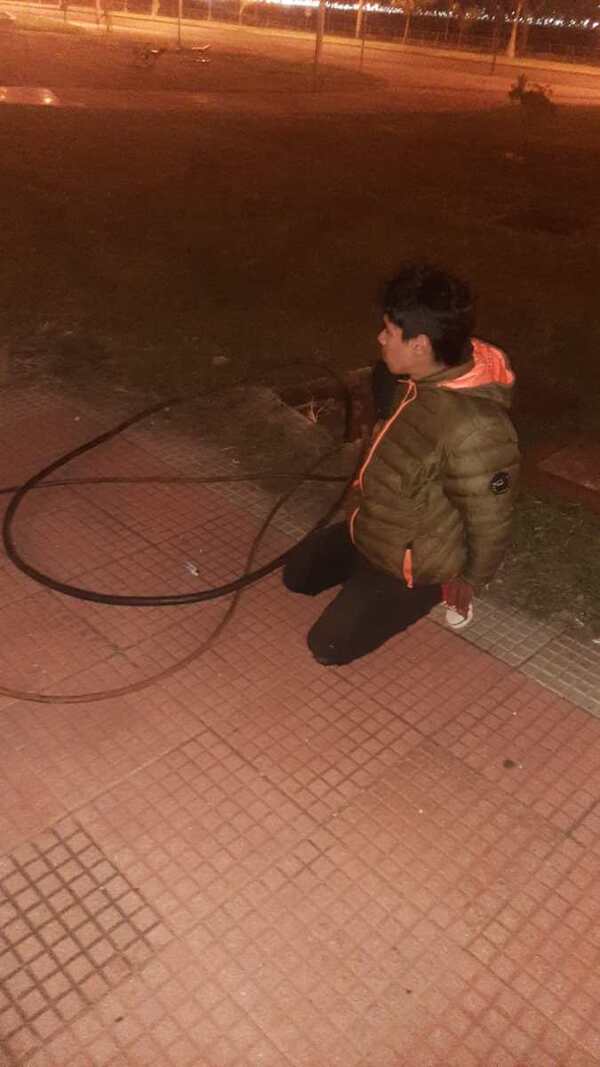 POLICÍA CAPTURA A PRESUNTO LADRÓN DE CABLES EN LA PLAYA SAN JOSÉ