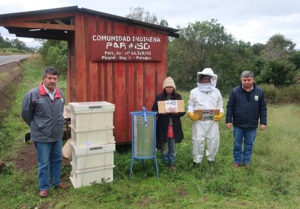 GOBERNACIÓN ASISTE CON EQUIPOS E INSUMOS AGRÍCOLAS Y APÍCOLAS A COMUNIDADES NATIVAS DE PIRAPÓ