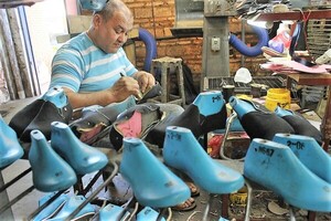 Zapateros “bailan en una pata” con moderna industria que busca revolucionar el desarrollo y producción de calzados – La Mira Digital