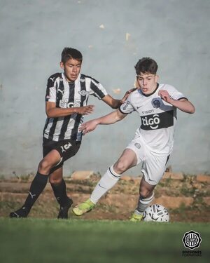 Sub 14: Olimpia se quedó con el clásico blanco y negro - Fútbol - ABC Color