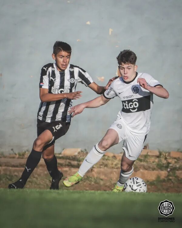 Sub 14: Olimpia se quedó con el clásico blanco y negro - Fútbol - ABC Color