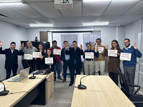 Comunicadores del Estado realizan capacitación en lengua de señas - .::Agencia IP::.