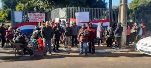 Diferentes sectores sociales se manifiestan para realizar reclamos a Yacyretá en Ayolas - Nacionales - ABC Color