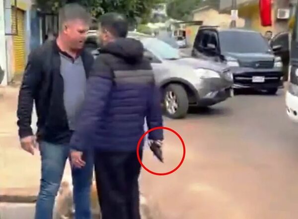 Video: pelea entre conductores termina en amenaza a punta de pistola - ABC en el Este - ABC Color