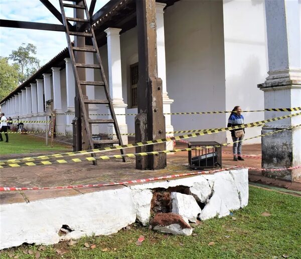 Desidia: preocupa deteriorada estructura del templo de Yaguarón - Nacionales - ABC Color
