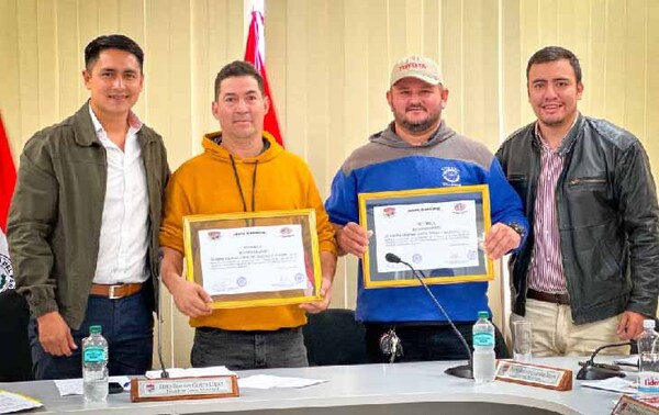 Entregan reconocimiento a ovetenses por destacada participación en el Trans-Chaco Rally 2023 – Prensa 5