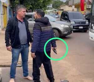 (Video) Chofer de ómnibus sacó un arma y amenazó a karai