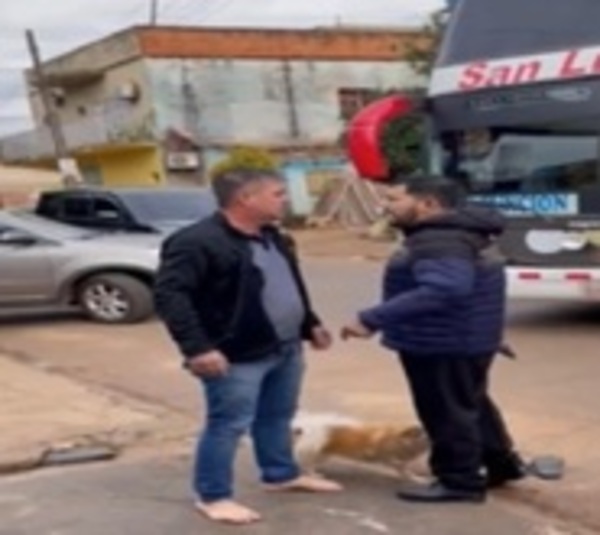 Chofer enfrentó con arma de fuego a conductor - Paraguay.com