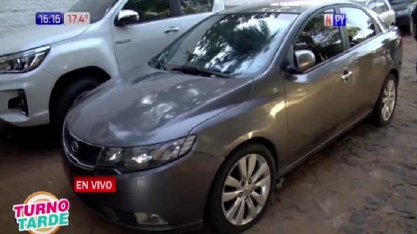 Roban vehículo con ayuda de una grúa en Asunción - Noticias Paraguay