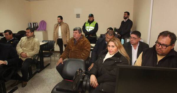 La Nación / Juez se opuso a leve condena de líderes camioneros imputados por extorsión