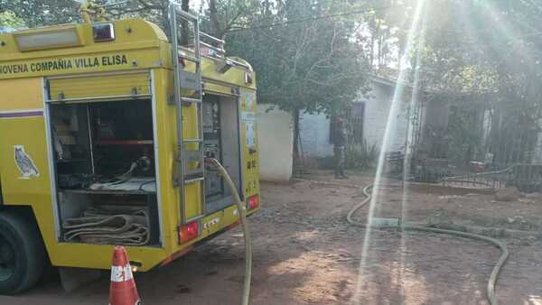 Estufa causa incendio en una vivienda en Villa Elisa