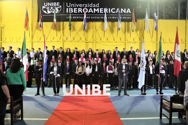 Alumnos de la UNIBE asumieron el compromiso solemne con la excelencia académica - Empresariales - ABC Color