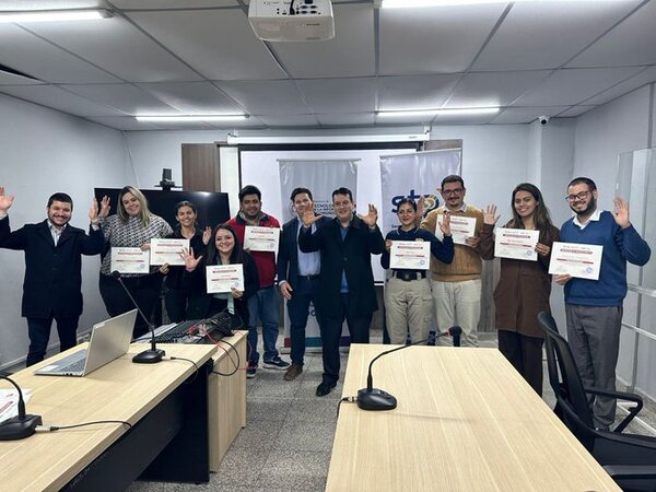 Comunicadores del Estado realizan capacitación en lengua de señas