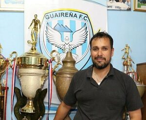 Versus / Luis Cáceres presenta "renuncia indeclinable" a Guaireña