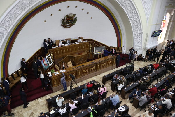 El Parlamento de Venezuela recorta por ley el número de impuestos locales y regionales - MarketData