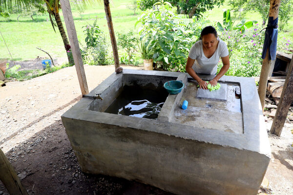 La solidaridad lleva agua a aldeas pobres afectadas por tormentas en el norte de Honduras - MarketData