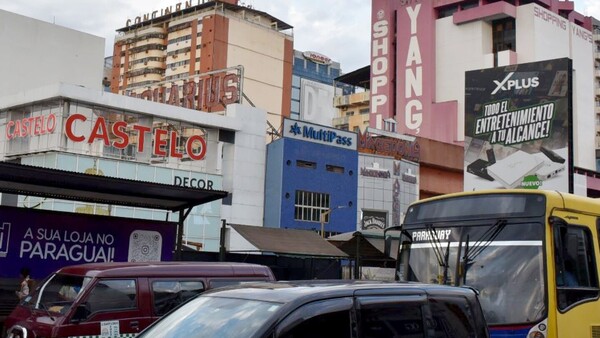 CDE: Idiomas oficiales deben prevalecer en cartelería, pero eso se pasa por alto