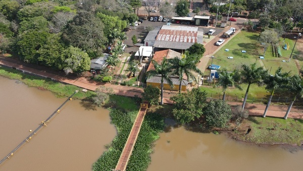 Plantas de agua de Itaipu y Essap contaminan aguas del Lago de la República y el río Paraná - La Clave
