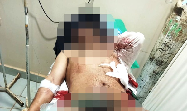Tres hombres hacen “colador” humano del cuidador de una plantación de maíz - La Clave