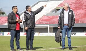 Comitiva de Federación Peruana visita estadio que será sede del inicio de las Eliminatorias