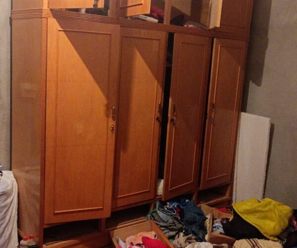 Asaltan una vivienda, roban dinero en efectivo, motocicleta y un celular