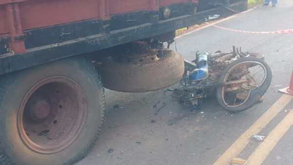 MOTOCICLISTA FALLECE TRAS COLISIONAR CONTRA CAMIÓN ESTACIONADO SOBRE RUTA GRANEROS DEL SUR